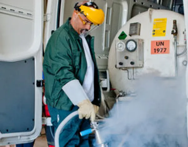 Livraison de gaz liquide en petite quantité : azote liquide alimentaire, gaz carbonique et hélium